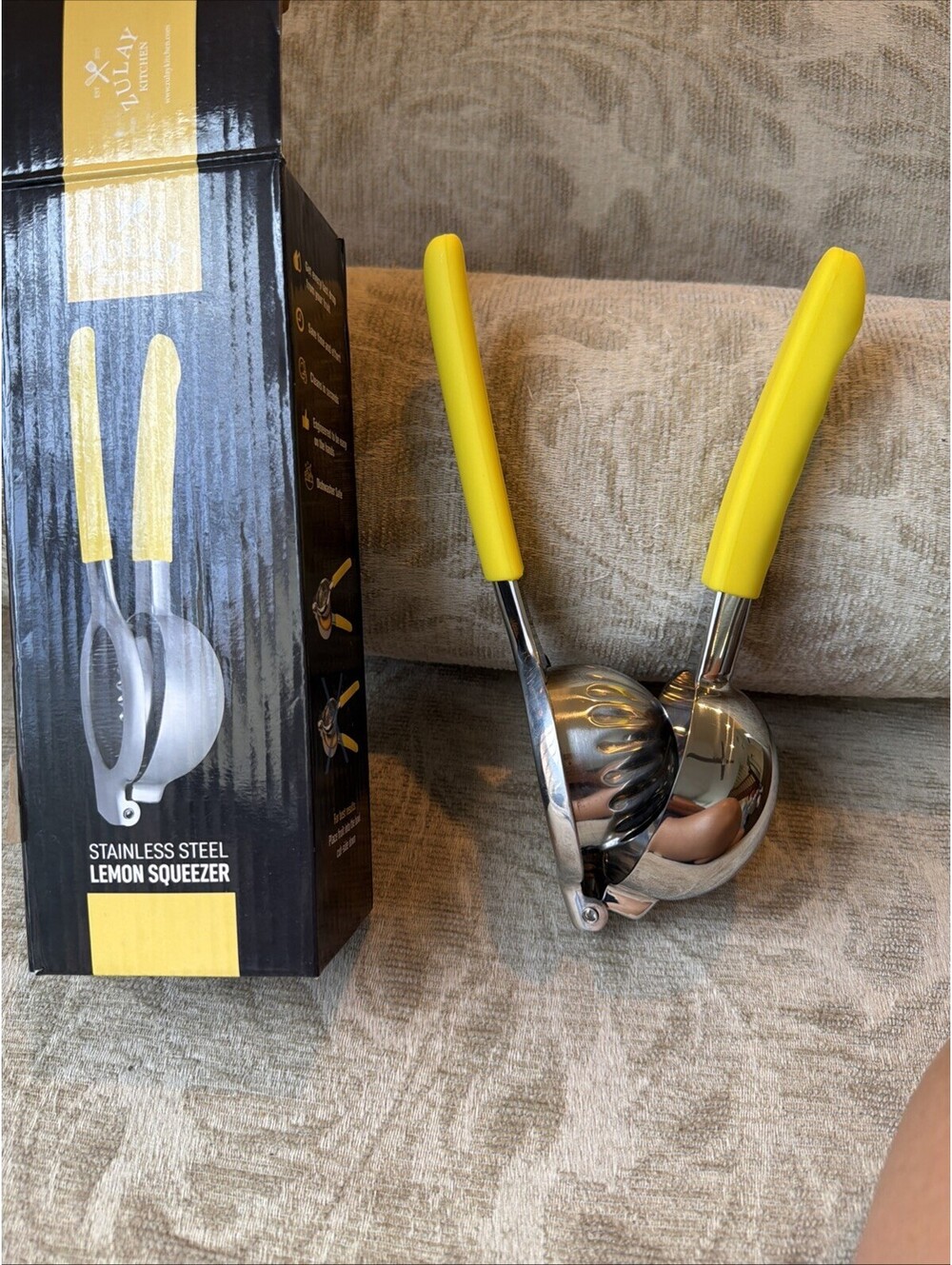 Heavy Duty Stainless Steel Manual Lemon Squeezer Citrus Juicer Yellow Handles